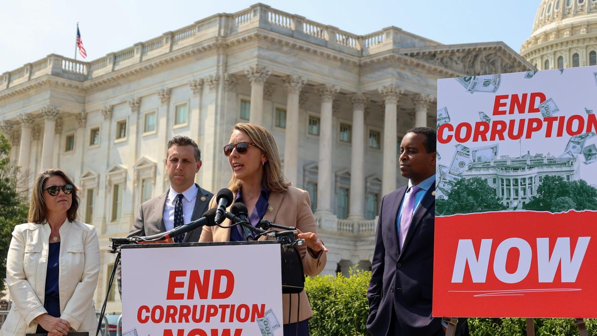 Rep. Scholten at End Corruption Now Press Conference