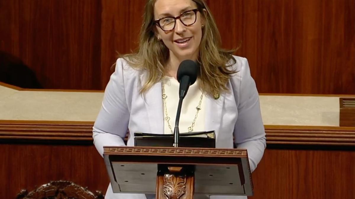 Rep. ScholtenShows up to Support Law Enforcement Officers During Police Week