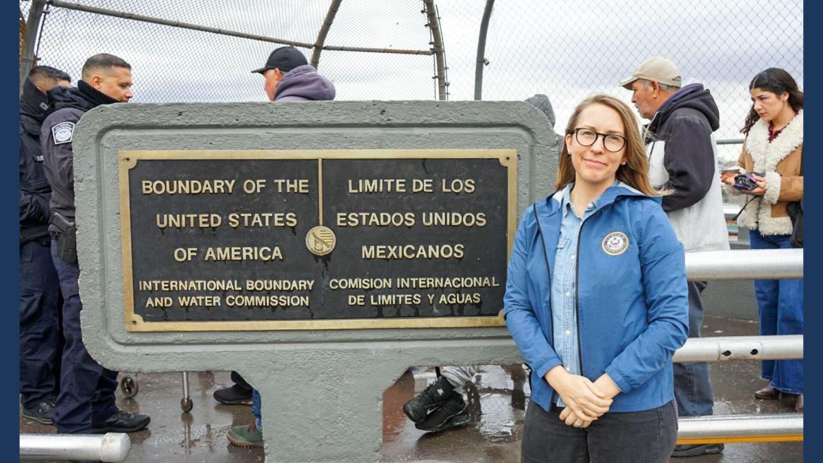 Rep. Scholten at the border